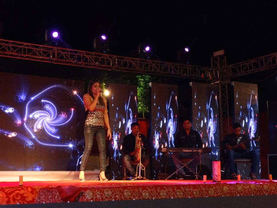 best live band with girl ahmedabad